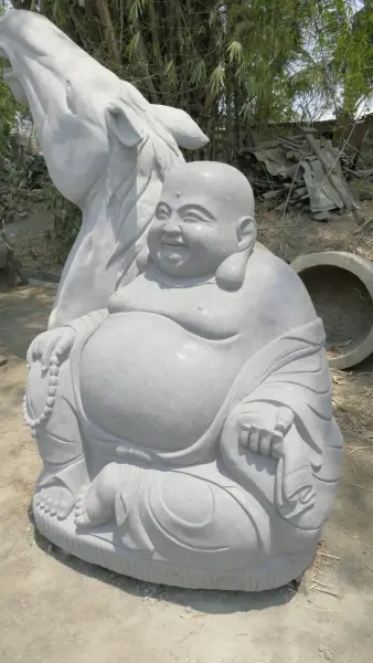 Artikelbild 7 des Artikels “Sitzender chinesischer Buddha, 122 cm Höhe, Flussstein “